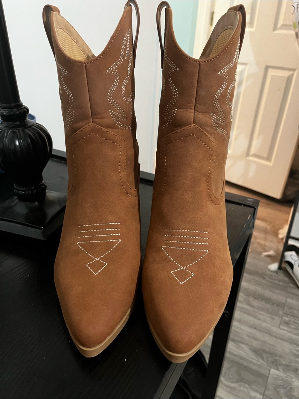 Women's Tan Suede Western Ankle Boots - Classic Cowboy Style - Picture 2 of 4